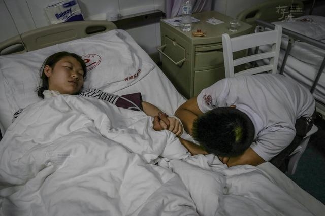 醫(yī)院掃碼折疊陪護(hù)床選擇對(duì)的廠(chǎng)家是關(guān)鍵_共享陪護(hù)床OEM