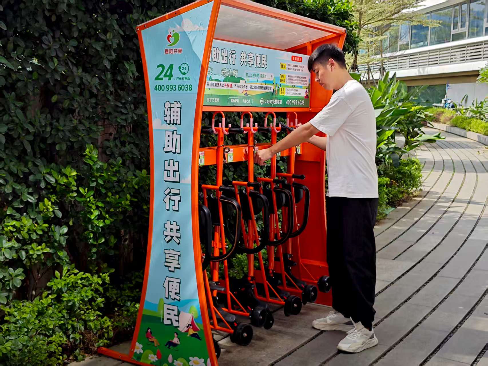 帶娃逛景區(qū)怕折騰？愛陪共享童車入駐，遛娃輕松沒負擔！